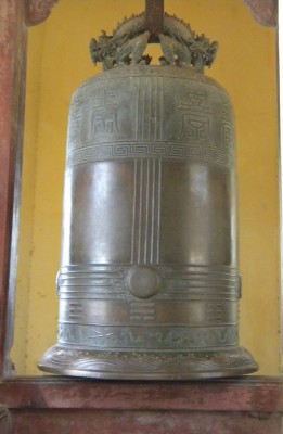 La cloche de la Pagode de la Dame Céleste, Hué, Vietnam