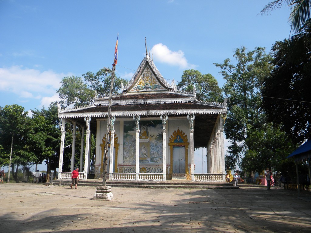 rivière Sangkaé, Tonlé Sap,  Battambang, Bouddha, stupas, Cambodge