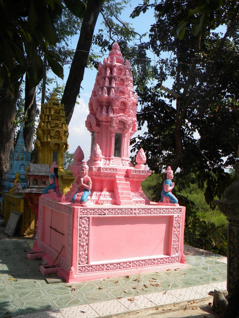 rivière Sangkaé, Tonlé Sap,  Battambang, Bouddha, stupas, Cambodge