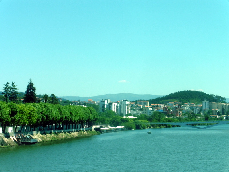Coimbra sur la rive du Mondego