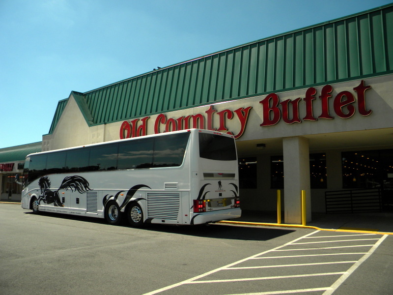 Notre bus devant l'Old Country Buffet
