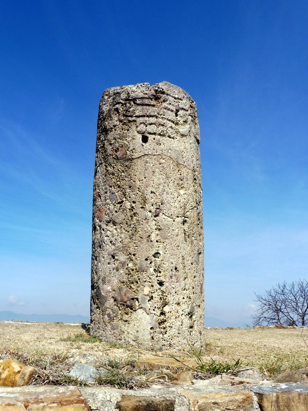 Une stèle