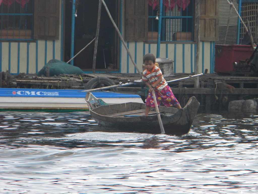 rivière Sangkaé, Tonlé Sap,  Battambang, Bouddha, stupas, Cambodge