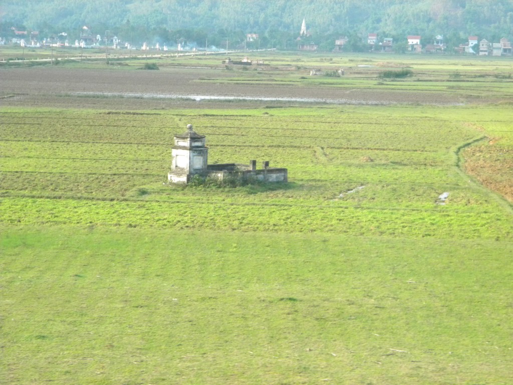 Cimetières vietnamiens, Vietnam