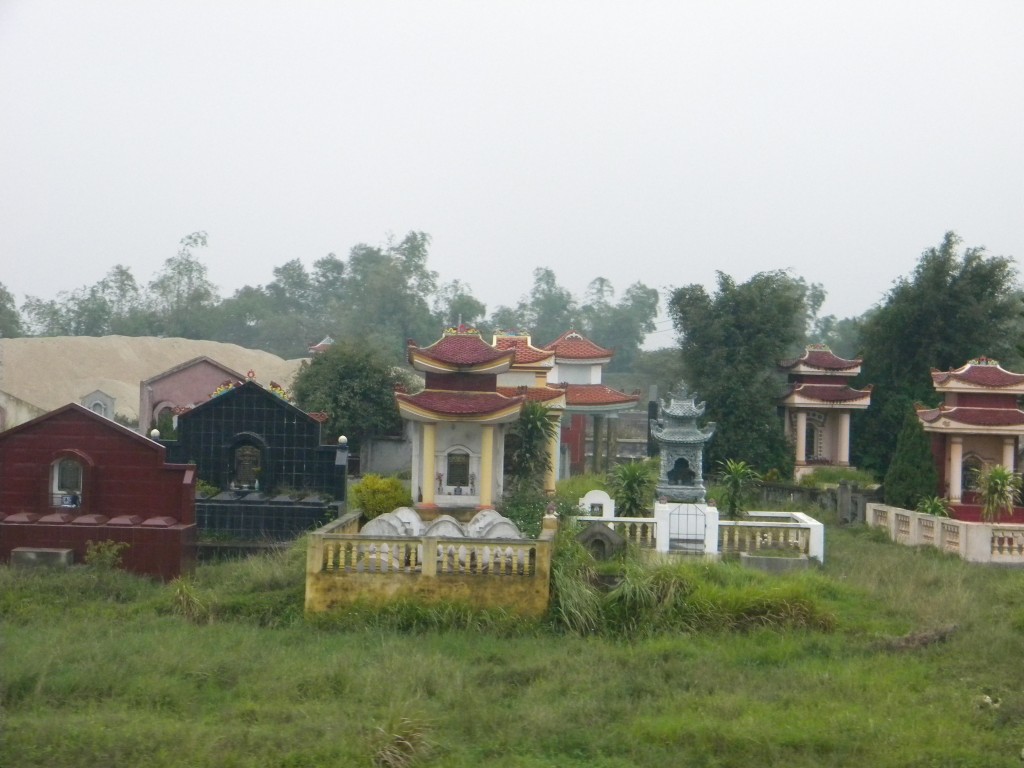 Cimetières vietnamiens, Vietnam