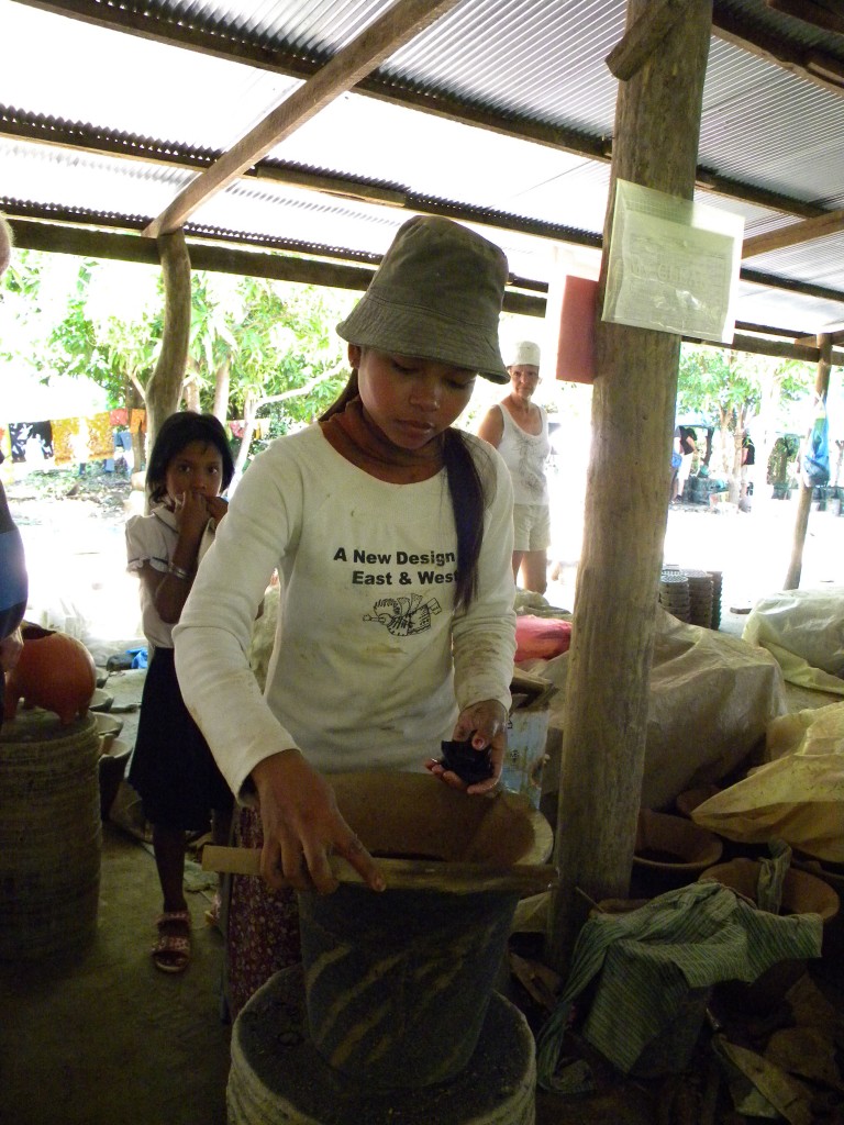 Cambodge, Battambang, potier, Phnom Penh