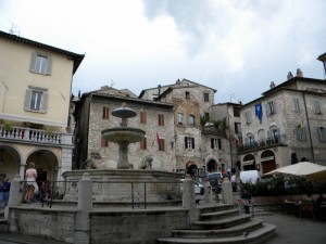 Toscane, Assise