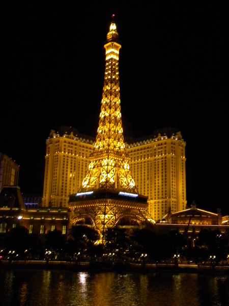 La tour Eiffel de nuit