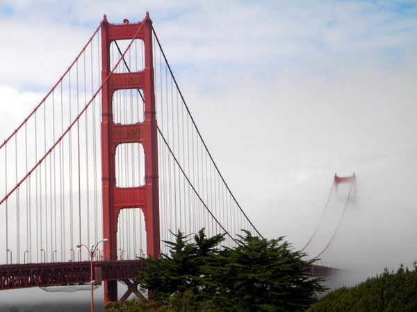 Le Golden Gate dans la brume