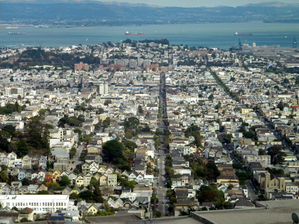 La ville, vue des collines