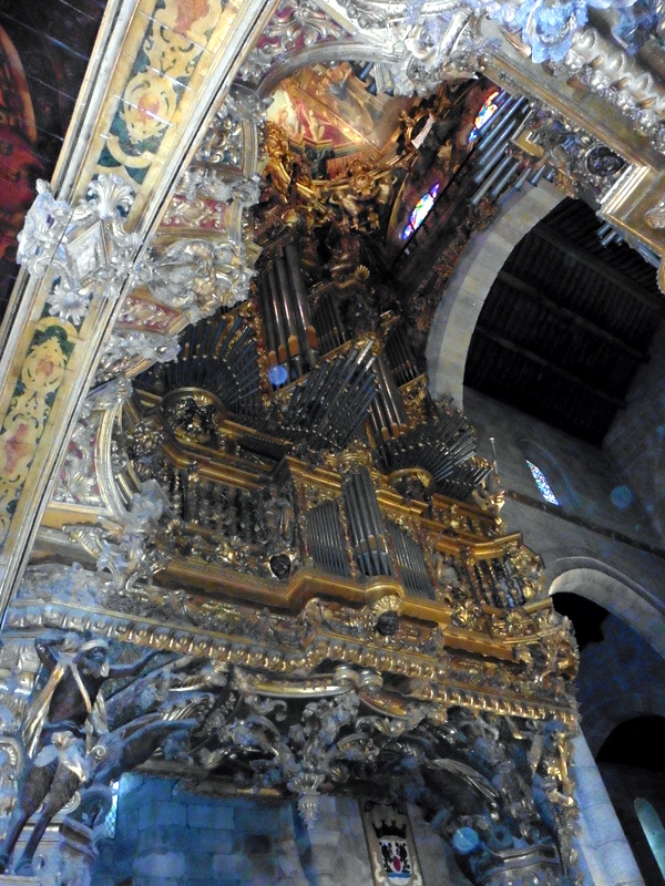 Tuyaux d'orgue verticaux et horizontaux