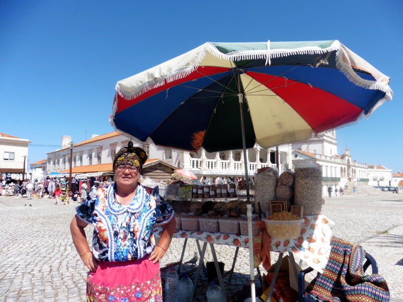 Femme de pêcheur en costume local