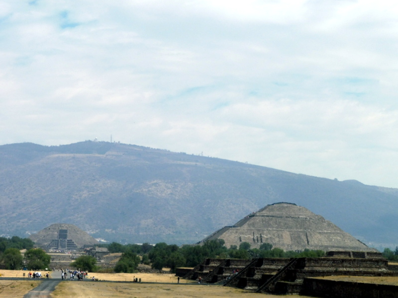 Les deux pyramides