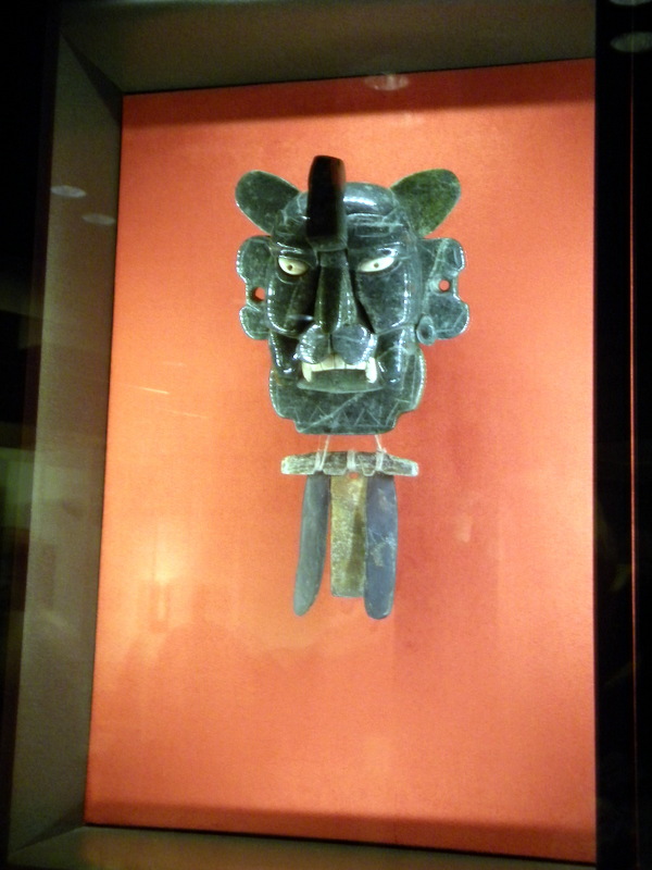 Pendentif en jade représentant le dieu chauve-souris