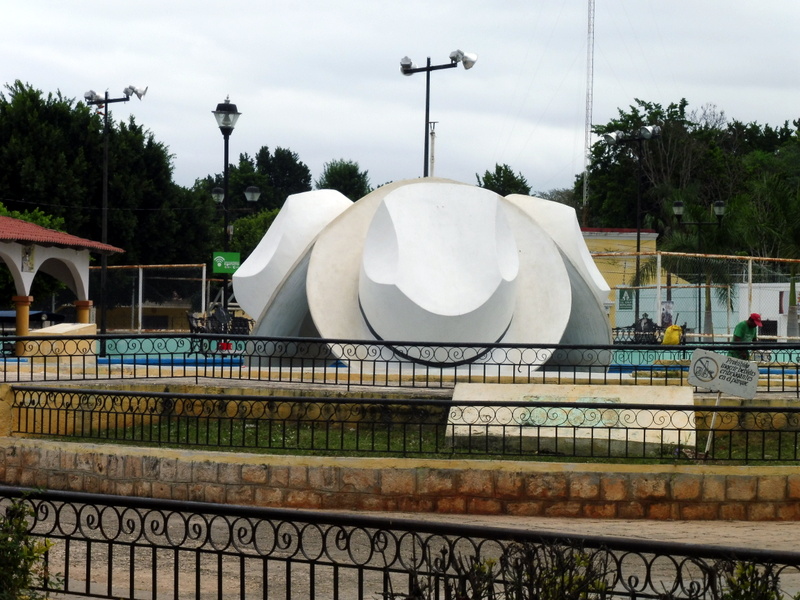 Le monument aux chapeaux