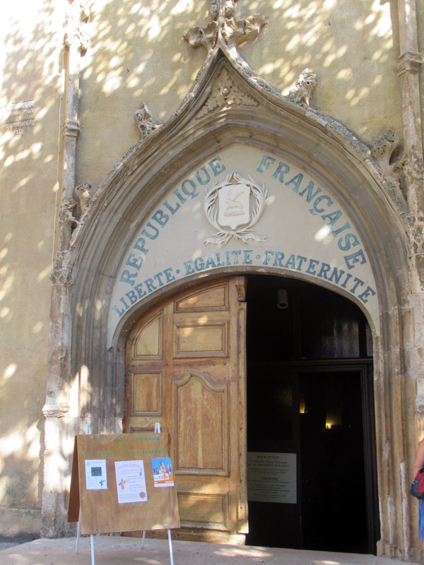 Aups, église Saint-Pancrace, portail de l'église Saint-Pancrace