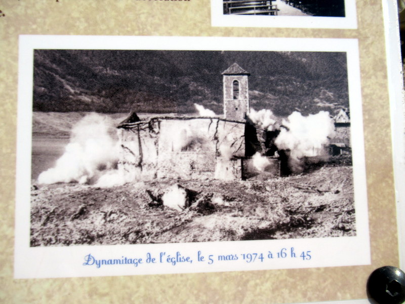 Village englouti, Les Salles sur Verdon, Lac de Sainte-Croix, Dynamitage de l'église