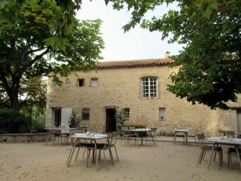 Moustiers-Sainte-Marie, Bastide de Moustiers, Terrasse du petit déjeuner