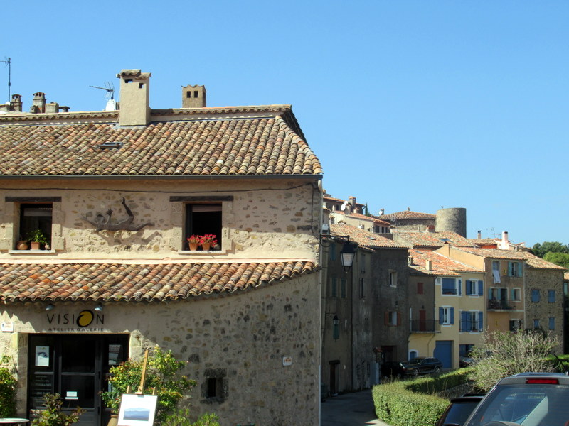 Tourtour, maisons de pierre dorée