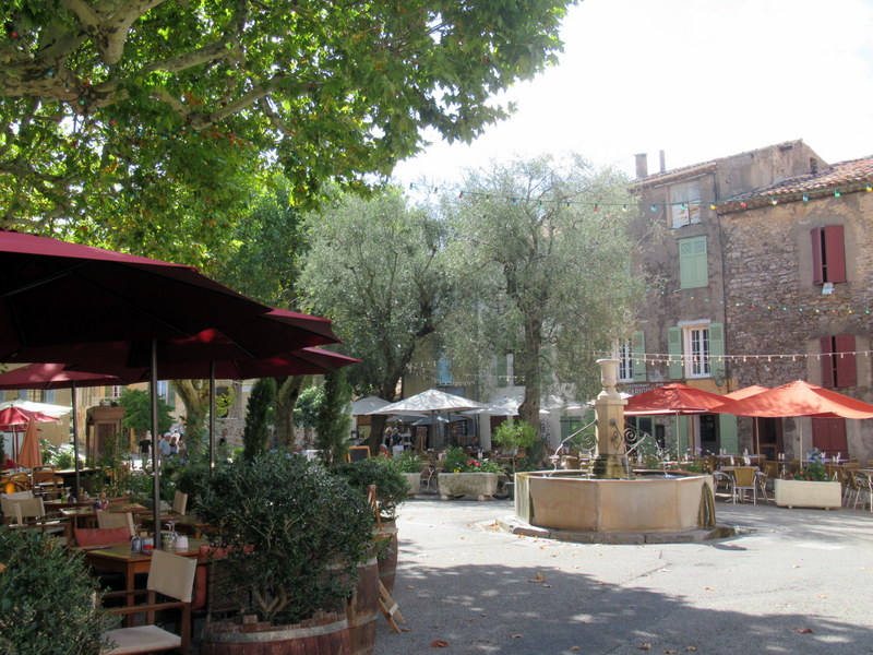 Tourtour, Place des Ormeaux