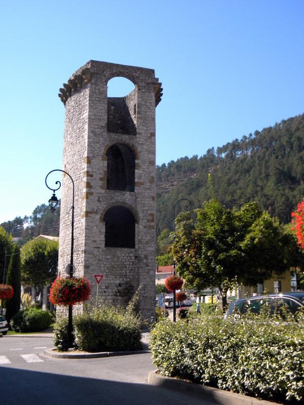 Alpes de Haute-Provence, Sisteron, les cinq tours