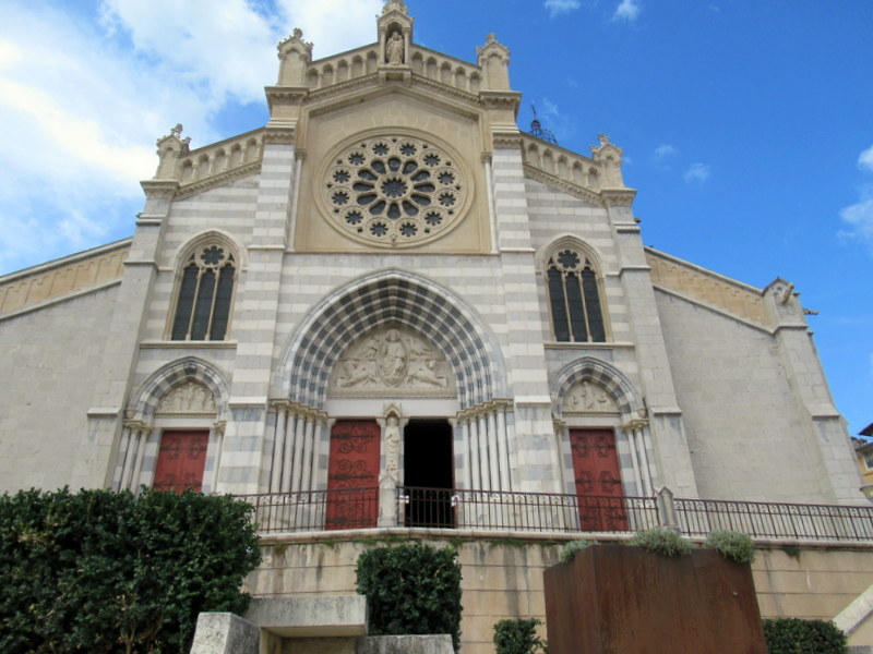 Digne, Extérieur de la cathédrale