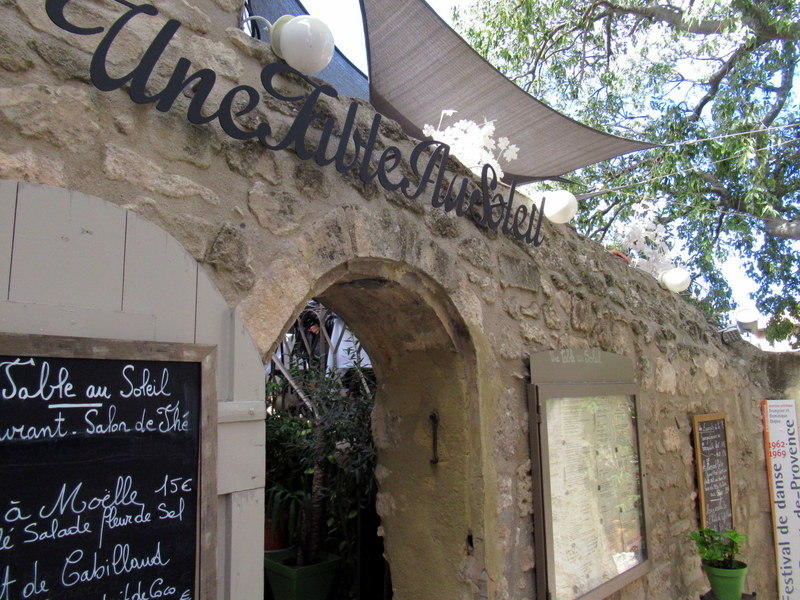 Les Baux de Provence, restaurant Une table au soleil