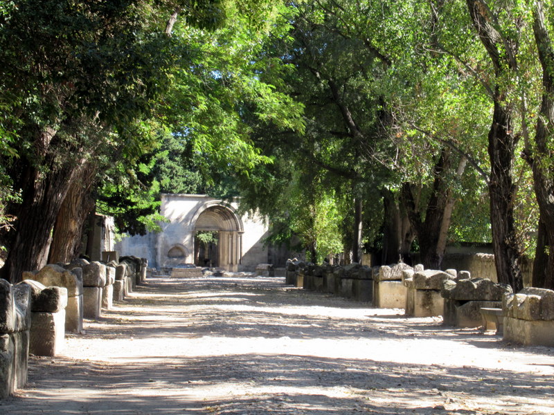 Arles, allée des Alyscamps, sarcophages