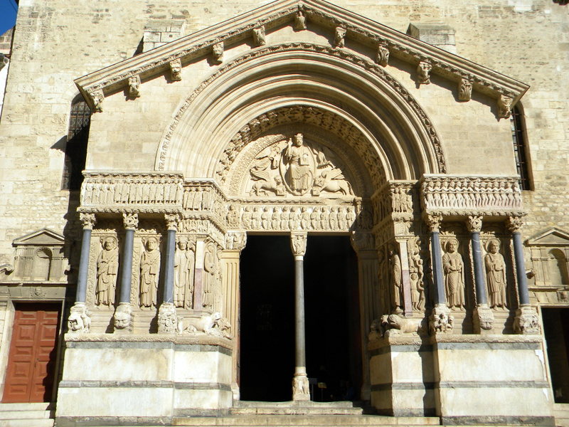 Arles, portail de l'église Saint-Trophyme