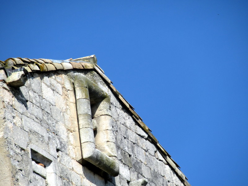 Provence, abbaye de Montmajour, encadrement de fenêtre à boudins