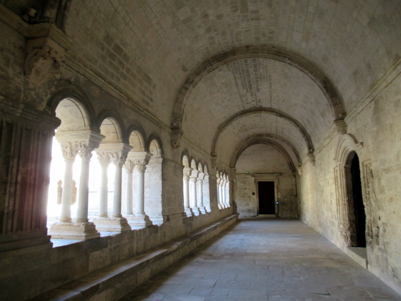 Provence, abbaye de Montmajour, le cloître