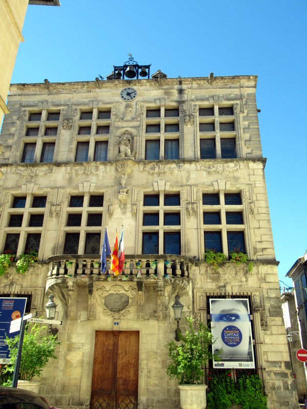 Tarascon, façade de l'Hôtel de Ville