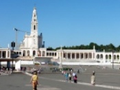 -Lesplanade-et-le-sanctuaire.jpg